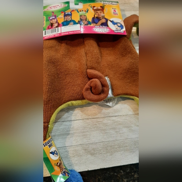 Flipeez Monkey Kids Hat - Picture 2 of 2